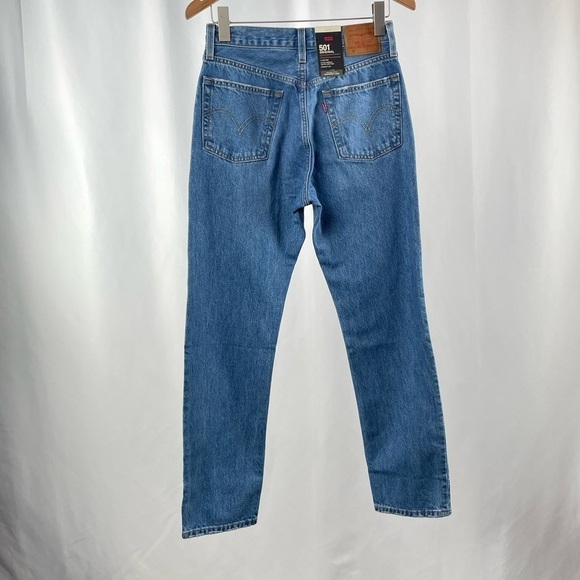 NWT 501 High Rise Distressed Straight Jean in Athens Crown Size 32 x 30 - Picture 5 of 9